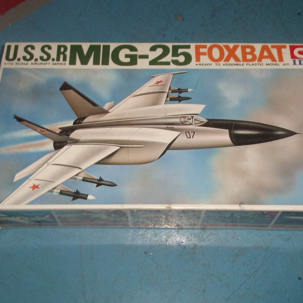 Idea model kit U.S.S.R. MIG-25 Foxbat military plane 1/72 sealed